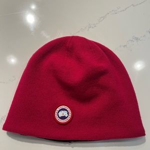 Authentic Artic Toque Program Wool Beanie Hat with Logo in Wild Berry.